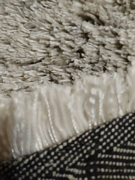 Vand patru mochete și covor persan