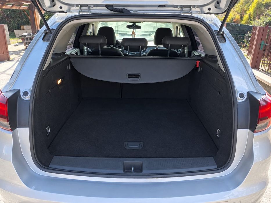 Vând Opel Astra K Sports Tourer An 2017 1.6 Cdti Euro 6 Manuala Proprietar Km reali Accept și schimb