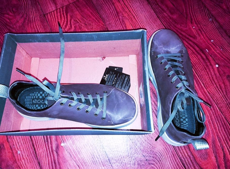 Кроссовки eсcо продам