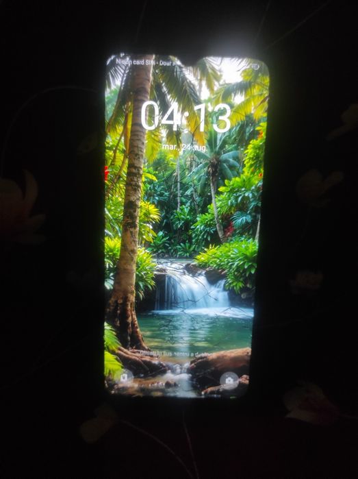 Vând oppo A57s cu ecranul spart dar în rate marge perfect că nou
