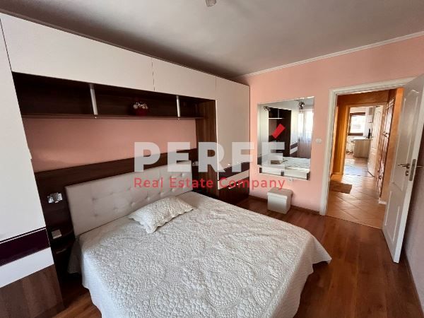 Продава се Тристаен апартамент в Бургас, Възраждане - 100 кв.м за 2300 €/кв.м - Снимка #4