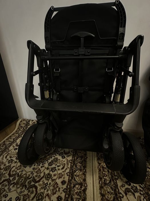 Продаю коляску срочно