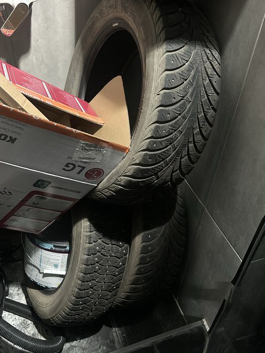 Продам резину R15 шипованную