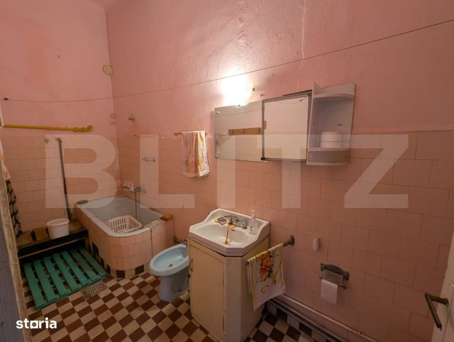 Casa 6 camere, 138 mp, garaj si teren 489 mp - zona Centru