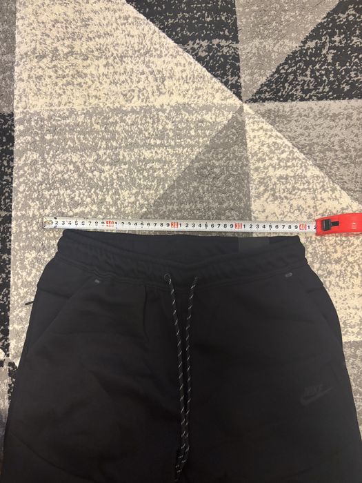 Pantaloni Nike negri originali mărimea M – Noi cu etichetă