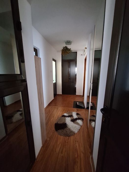 Vând apartament 3 camere zona centrala