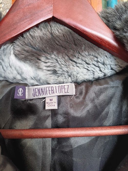 Продавам елек Дженифър Лопес