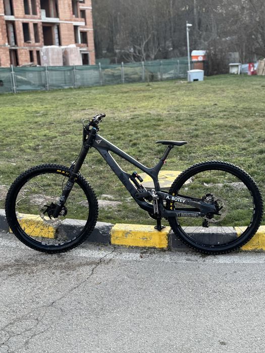 Продавам yt tues 2019