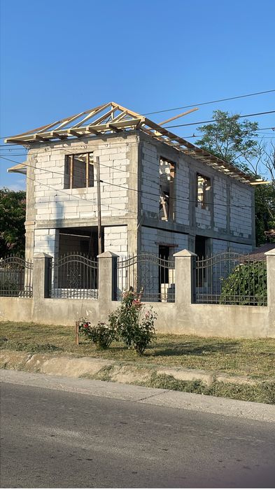 Reparam si montam acoperisuri chiar in zona ta suna acum