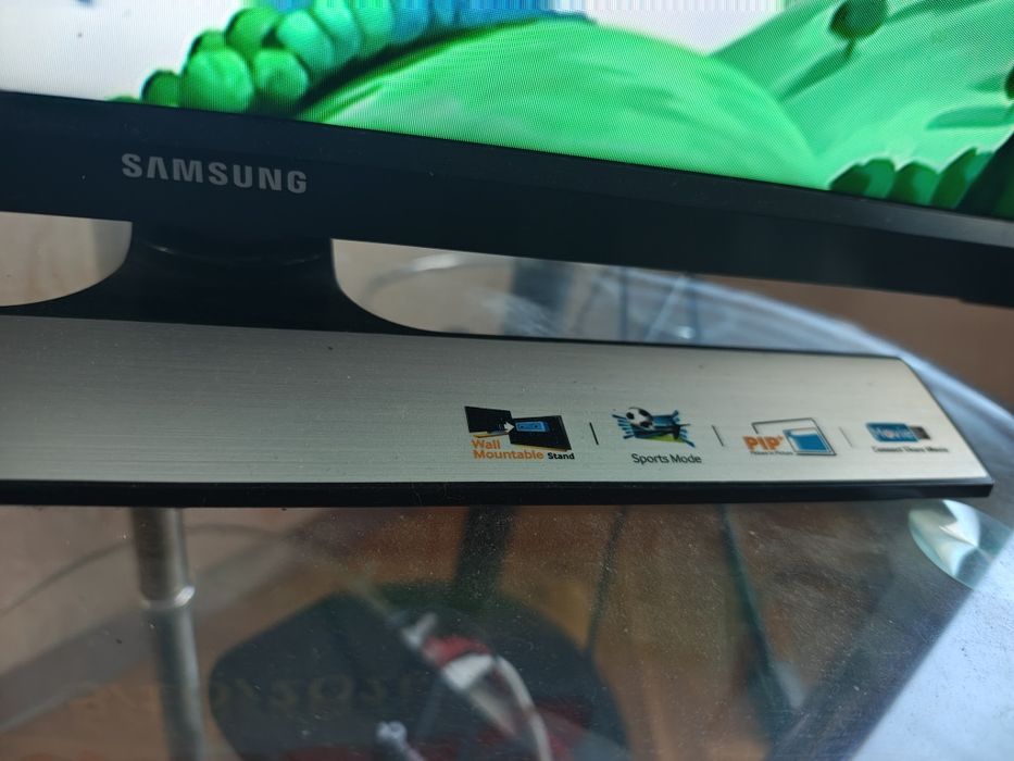 Продавам телевизор Samsung 24 инча/ не е smart