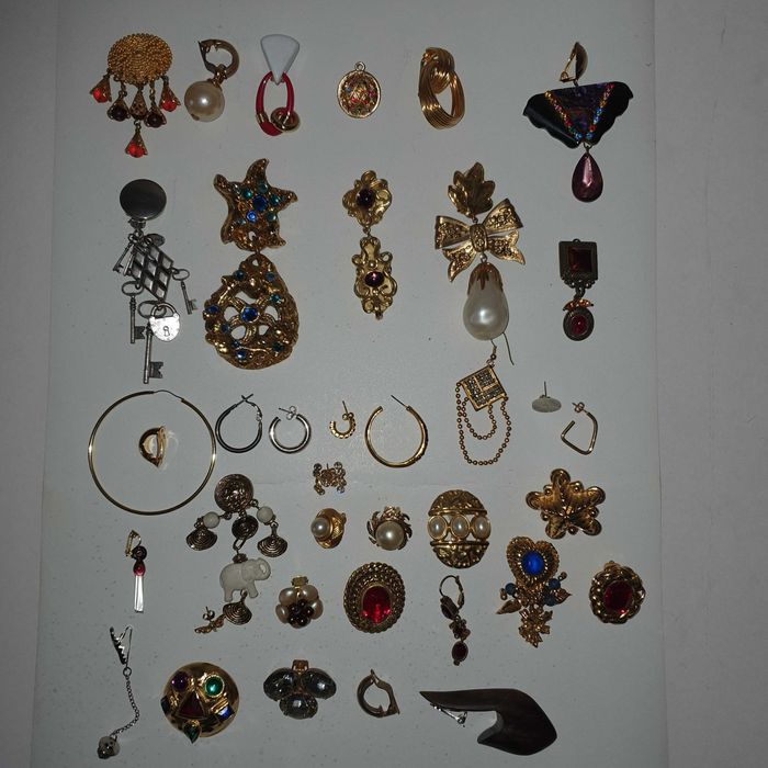 Colectie de 38 cercei - fara pereche pentru bijutieri