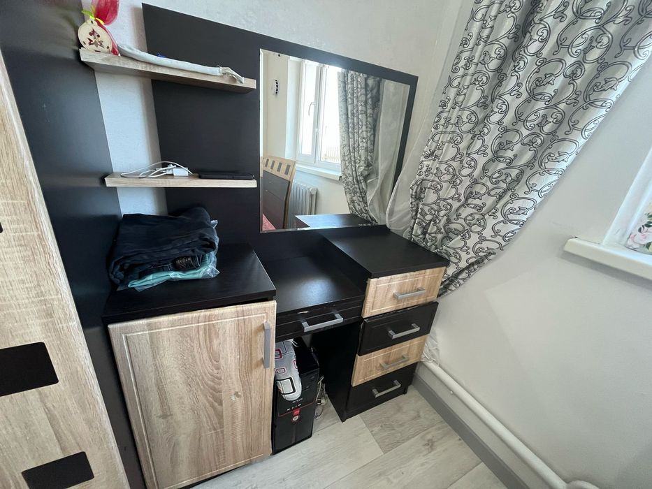 Продам спальный гарнитур.