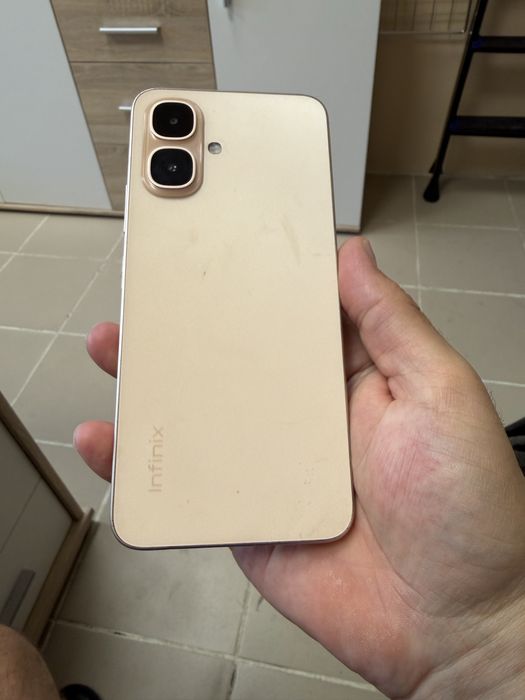 Infinix Smart 10 4/128gb - отличен
