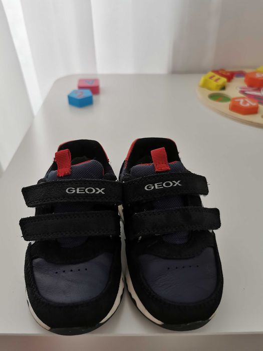 Vând Geox mărimea 22