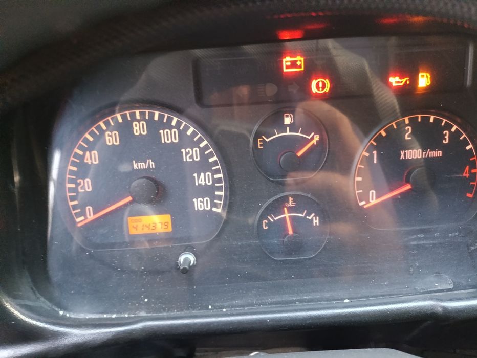 Isuzu avtobus sotiladi yili 2018