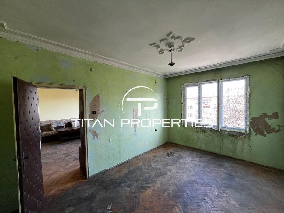 Четиристаен апартамент за продажба в кв. Кючук Париж