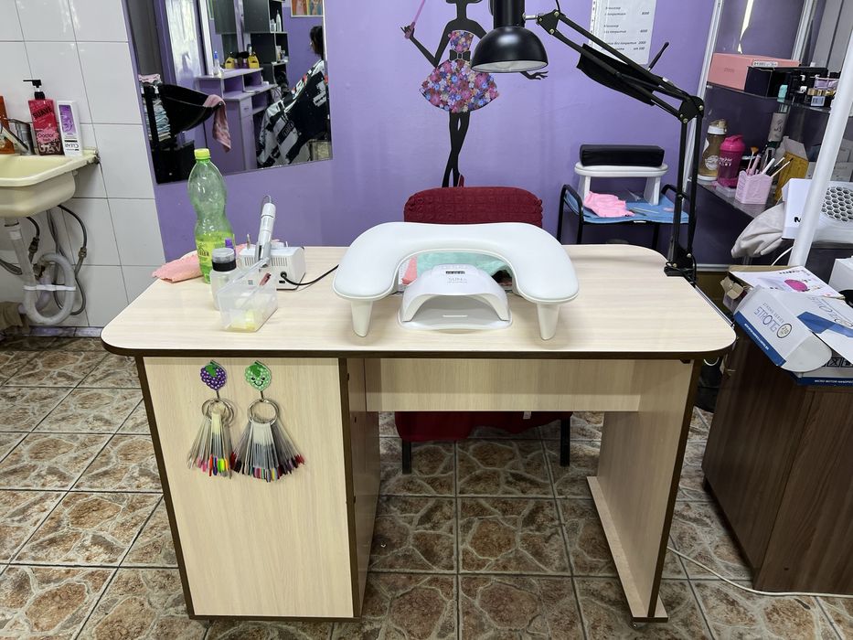 Продам стол для мастера маникюра