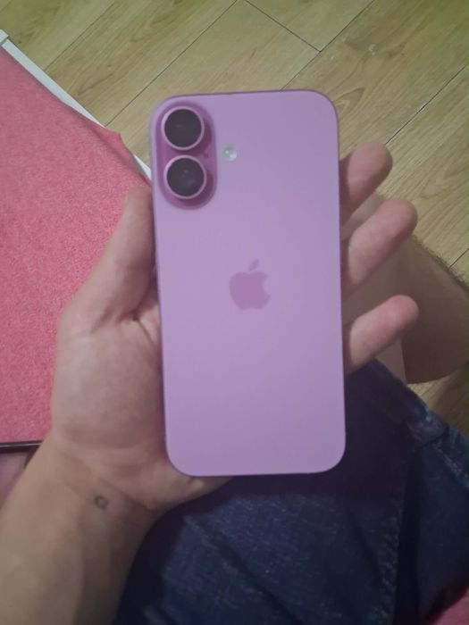 Dau la schimb două telefoane Samsung A17 5G. +  iPhone 16 baterie 94%  GB128 dacă e ceva mai bun le dau pe amândouă la schimb