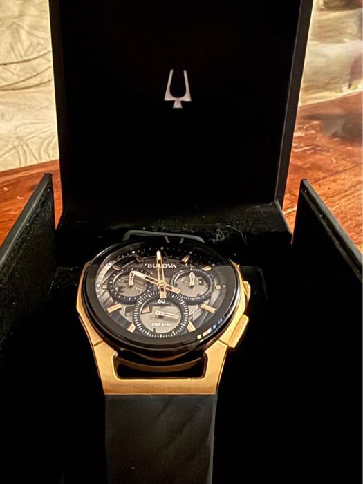 Bulova CURV 44mm gold