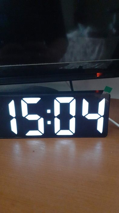 Ceas deșteptător cu cifre mari sigilat