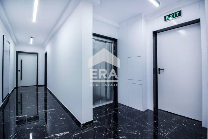 Дава се под наем  в София, Лозенец -  кв.м за 879 € - Снимка #1