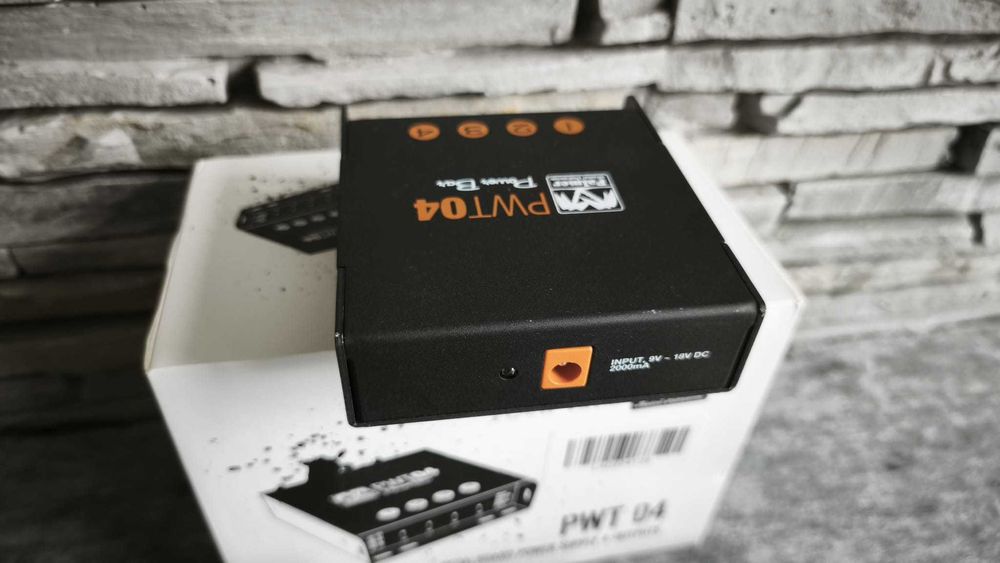 Alimentator pedale chitara PALMER PWT04 - Garantie