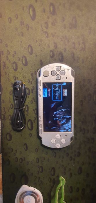 Vând Playstation Portabil (PSP) Seria 2004 Complet  Modat