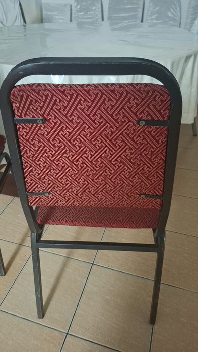 Продам стулья банкетные