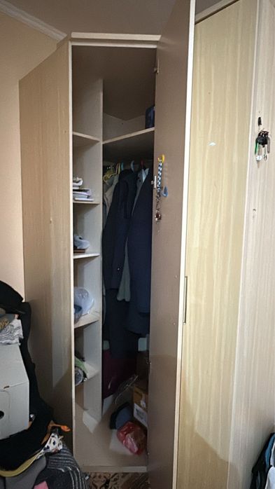 Угловой шкаф в отличном состоянии