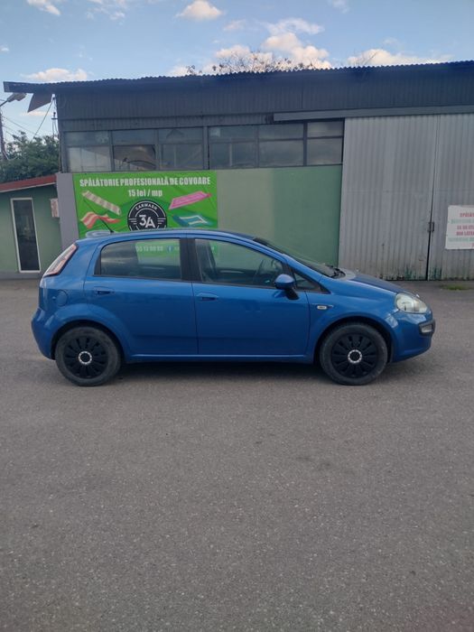 Vand  Fiat Punto Evo an 2010motor 1.3 diesel ,proprietar in acte,192.000 km,FARA RUGINA!!tel contact 0732988727