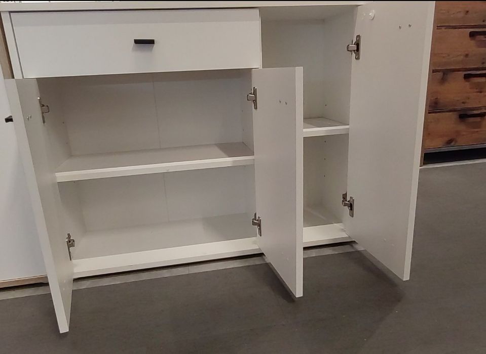 Скрин с 3 врати и 1 чекмедже