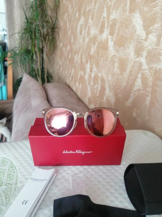 Чисто нови дамски, дизайнерски, слънчеви очила Салваторе Феррагамо