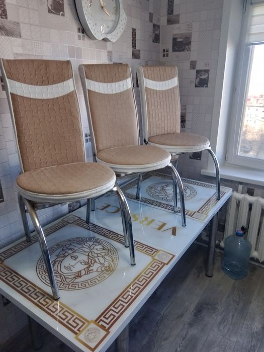 Продаю стол VERSACE 40тысячи.