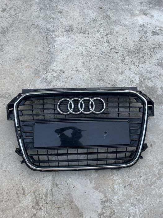Решетка Audi A4 B8 8K 2008-2012 оригинална 8K0853651