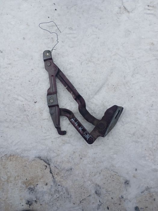 Кронштейн багажника Ауди А4