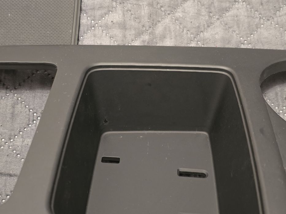 Consola centrala Audi A4 A5 cu suport de pahare si spatiu depozitare