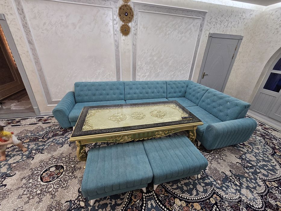 Divan Yumshoq mebel stoli bilan birga sotiladi
