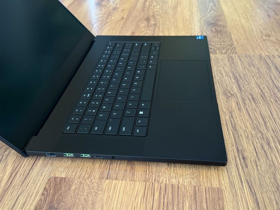 15.6' 2.5K 240Hz i7-13800H Razer Blade 32GB DDR5/1TB NVMe/Nvidia RTX 4070 8GB/Бат. 6ч