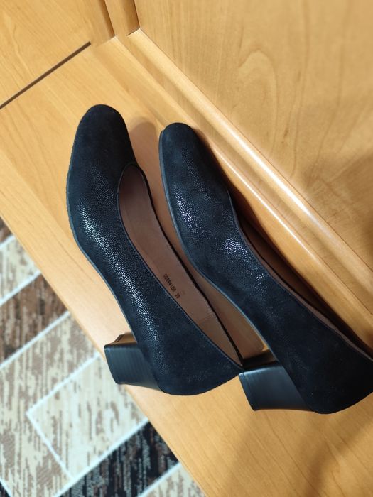 Продам женские туфли.