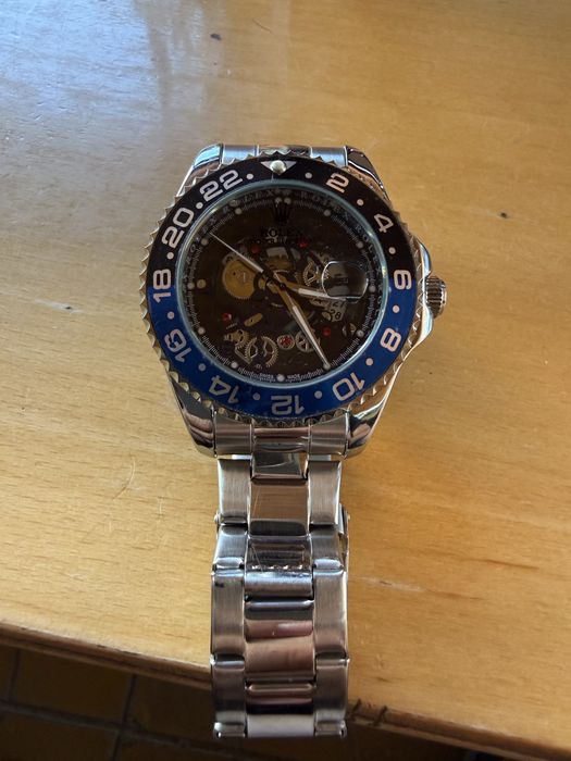 Часовник rolex с виждащ се механизъм