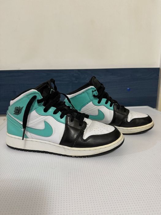 Air Jordan 1 Mid Igloo Island Green