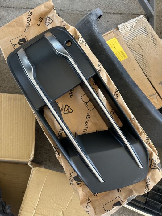 Audi Q7 S line 17-19г Пр. Лява решетка за броня