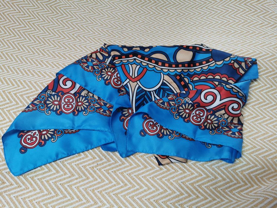 Esarfa Motivi, stare impecabila