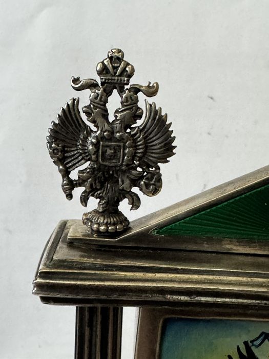 Уникална сребърна рамка Фебердже