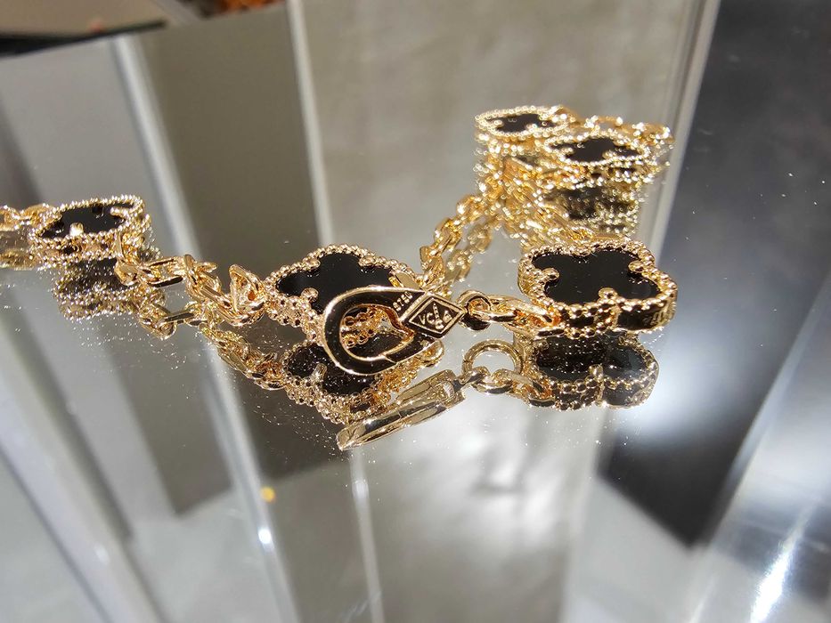 Van Cleef & Arpels VCA Rose Onyx 5 Motifs Sweet Alhambra Дамска Гривна