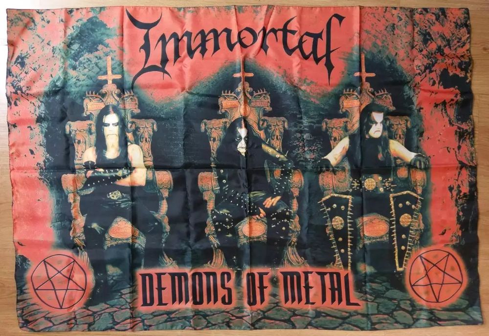 Оригинални нови метал знамена размер 110 см./75 см.