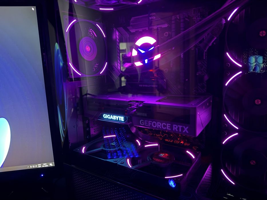 Vand Schimb Pc gaming i7 10700K 32 Ram RTX 4070 12Gb SSD 1Tb ARGB