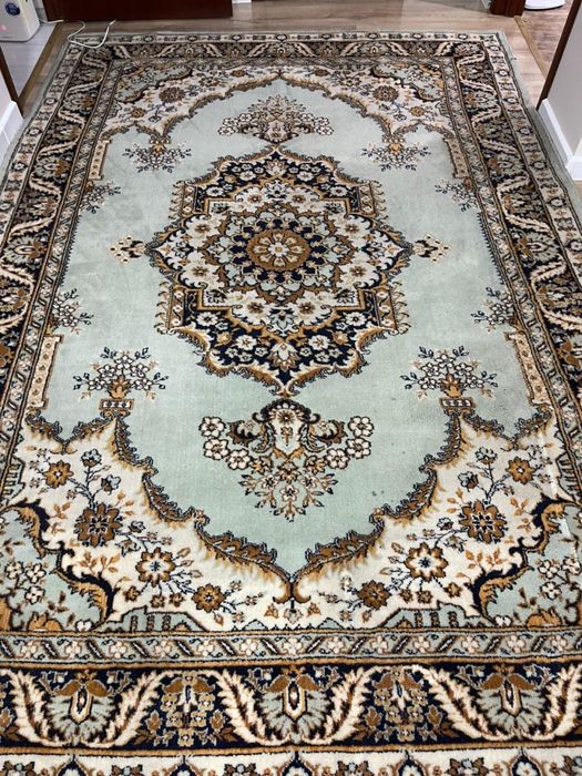 Продам ковер в хорошем состоянии