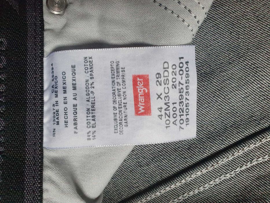 Blugi WRANGLER Authentics - Marime W44 L29 (Talie 116 cm)