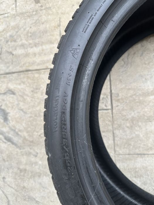 Зимни гуми Hankook 255/35/19 2 броя